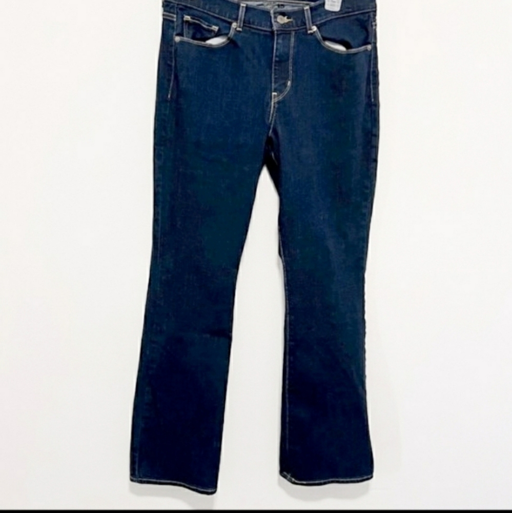 Levi’s women’s classic bootcut jeans Sz 8